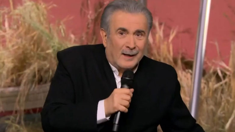 Λάκης Λαζόπουλος για πορεία για τα Τέμπη: «Θέλω να παρακαλέσω τις εταιρείες κινητής τηλεφωνίας να αφήσουν τα τηλέφωνα ανοιχτά»