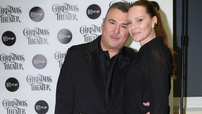 Αντώνης Ρέμος – Υβόννη Μπόσνιακ: Σπάνια δημόσια εμφάνιση για το ζευγάρι στο Christmas Theater – Φωτογραφίες