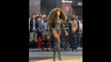 Η Ναόμι Κάμπελ επέστρεψε στην πασαρέλα του Μιλάνου ως η αδιαμφισβήτητη βασίλισσα