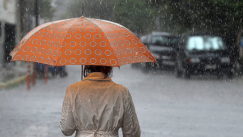 Βροχές σε όλη τη χώρα και καταιγίδες στα παραθαλάσσια τμήματα