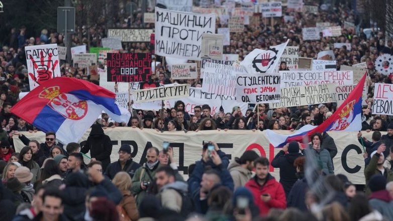 Σέρβοι φοιτητές για τα Τέμπη: «Ο αγώνας σας είναι και αγώνας δικός μας!»