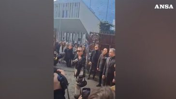 Εντυπωσιακή η Σάρον Στόουν στην Εβδομάδα Μόδας του Μιλάνου