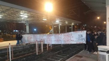 Λάρισα: Φοιτητές της Ιατρικής απέκλεισαν για 57 λεπτά τις γραμμές του τρένου