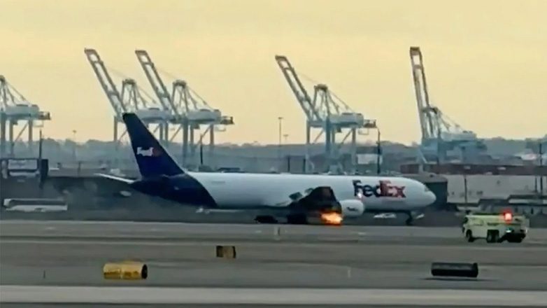 ΗΠΑ: Αεροσκάφος πήρε φωτιά στον αέρα