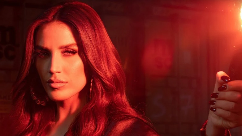 Η Ιουλία Καλλιμάνη είναι «Κόντρα παιδί»