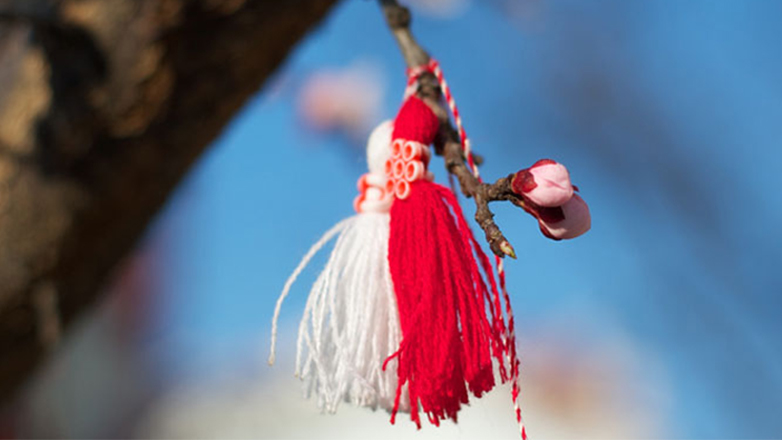 «Μάρτης» ή «μαρτάκι»: Το βραχιολάκι με την άσπρη και κόκκινη κλωστή