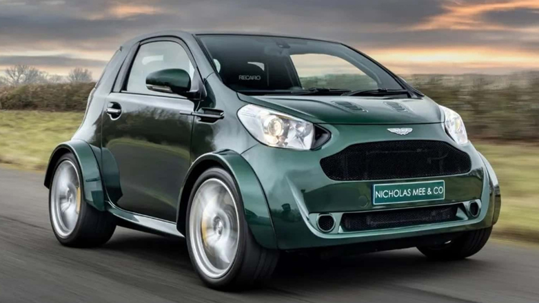 Όταν η Aston Martin στρίμωξε έναν V8 μέσα στο… Toyota IQ, φτιάχνοντας έναν πύραυλο τσέπης 436 ίππων