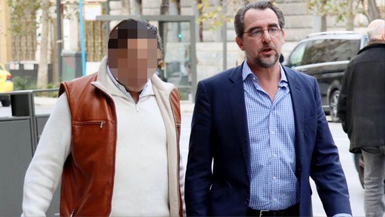 Νικόλαος Ντε Γκρες: Η βόλτα του στο κέντρο της Αθήνας μια ημέρα πριν το γάμο του με την Χρυσή Βαρδινογιάννη