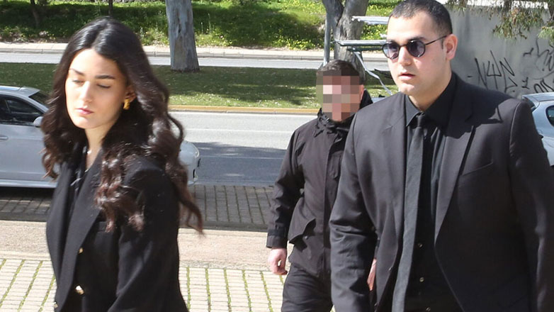 Αλέξης Κούγιας: Τραγικές φιγούρες τα παιδιά του, Μάιρα και Χρίστος στην κηδεία του