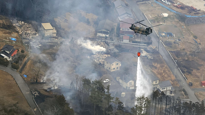 Μαίνεται στην Ιαπωνία η μεγαλύτερη πυρκαγιά των τελευταίων δεκαετιών