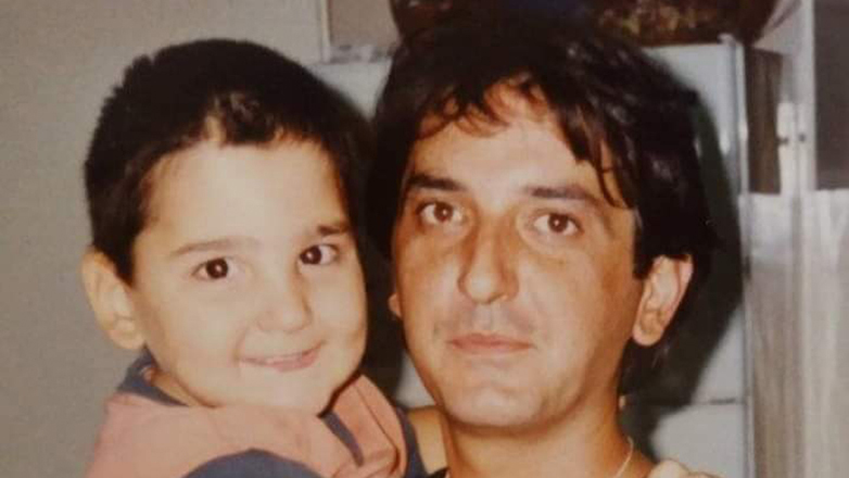 Αναζητά τον πατέρα του εδώ και δέκα χρόνια