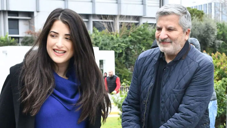 Ο Γιώργος Πατούλης και η Νάνσυ Κοιλού στην πρώτη βόλτα με τον γιο τους – Φωτογραφία