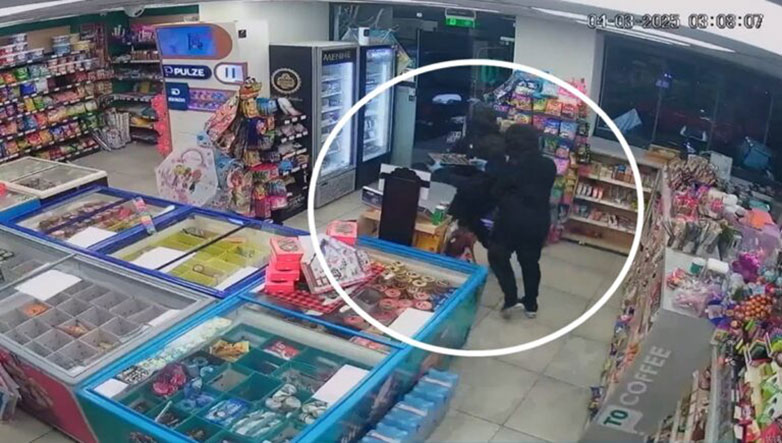 Βίντεο – ντοκουμέντο από ένοπλη ληστεία σε μίνι μάρκετ στου Ζωγράφου