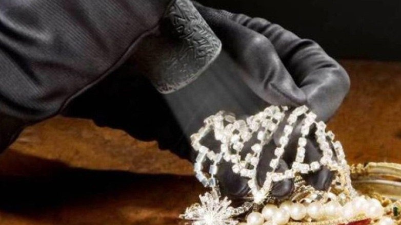 Αγρίνιο: Συνελήφθη 15χρονος για κλοπή κοσμημάτων αξίας 50.000 ευρώ