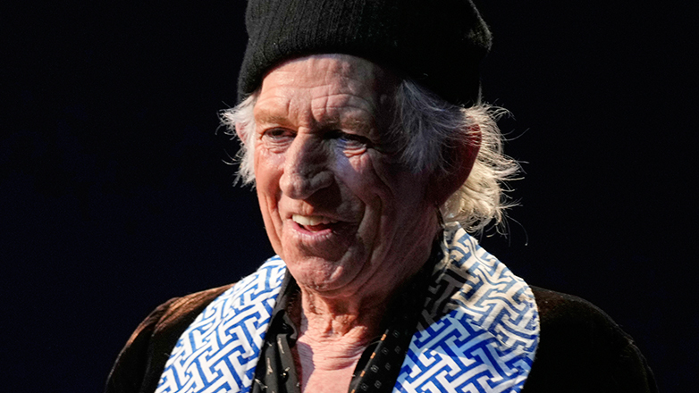  Κιθ Ρίτσαρντς:  Είναι ο πρώτος που τιμάται με το Βραβείο Αριστείας του κυβερνήτη του Κονέκτικατ