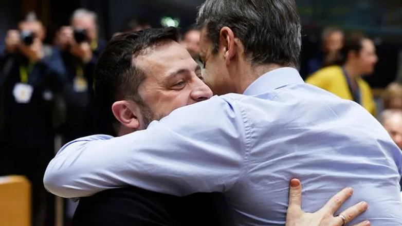 Η αγκαλιά του Μητσοτάκη στον Ζελένσκι
