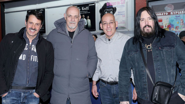 Γιώργος Κιμούλης: Σπάνια εμφάνιση σε θεατρική πρεμιέρα μαζί με τον αδελφό του, Κώστα Κιμούλη, και την ανιψιά του