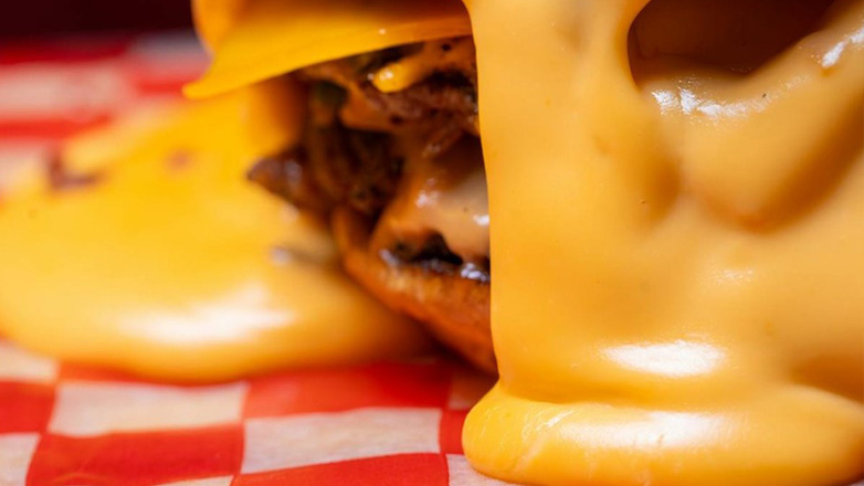 ΕΦΕΤ: Ανακαλούνται τυριά από το σούπερ μάρκετ Σκλαβενίτη λόγω λιστέριας