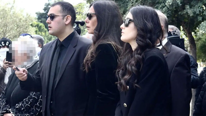 Χρίστος Κούγιας: «Δε γνώριζα ότι η μητέρα μου μίλησε με τον Βαλλιανάτο, απ’ ό,τι φαίνεται έκανε μία τρύπα στο νερό» Χρίστος Κούγιας: «Δε γνώριζα ότι η μητέρα μου μίλησε με τον Βαλλιανάτο, απ’ ό,τι φαίνεται έκανε μία τρύπα στο νερό»