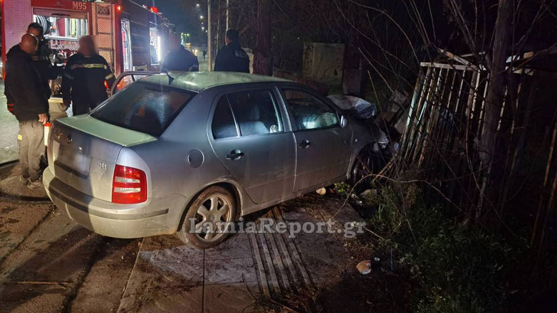 Αυτοκίνητο τυλίχτηκε στις φλόγες μετά από τροχαίο