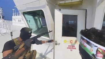 Οι Χούθι απειλούν να ξαναρχίσουν τις επιθέσεις σε πλοία