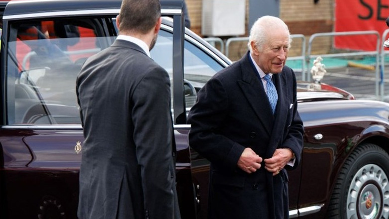 Ο βασιλιάς Κάρολος αποκαλύπτει την αγάπη του για την Κάιλι Μινόγκ