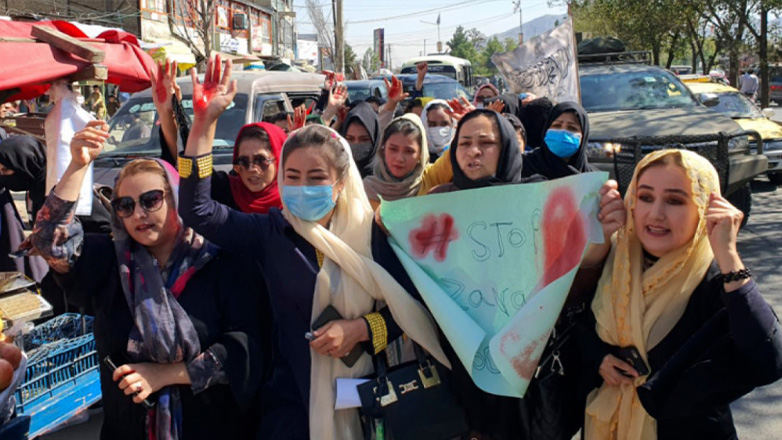 Γαλλία: Η διακοπή της αμερικανικής ανθρωπιστικής βοήθειας θέτει σε κίνδυνο εκατομμύρια γυναίκες και κορίτσια