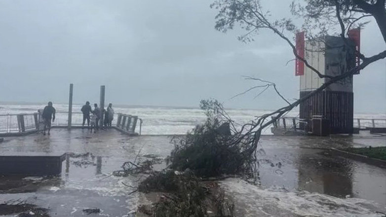 Ένας νεκρός, 36 τραυματίες και χάος από τον κυκλώνα Άλφρεντ στην Αυστραλία