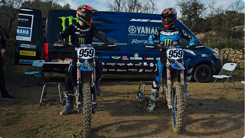 O Quatararo αγωνίζεται εναντίον του Renaux, Πρωταθλητή του Motocross!