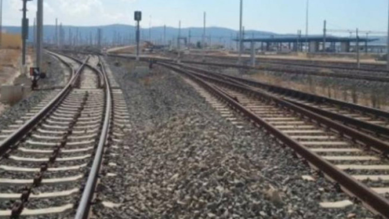 Πάτρα: Τρένο παρέσυρε όχημα