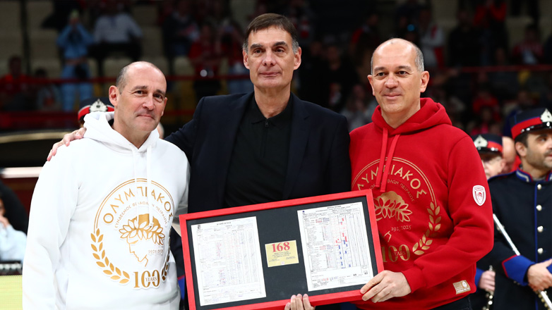 Ο Μπαρτζώκας ξεπέρασε τον Ιωαννίδη και έγινε ο πολυνίκης προπονητής του Ολυμπιακού στο πρωτάθλημα