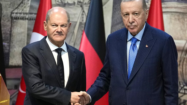 Financial Times: Κόντρα Γαλλίας – Γερμανίας για εξοπλισμούς από Τουρκία και τρίτες χώρες