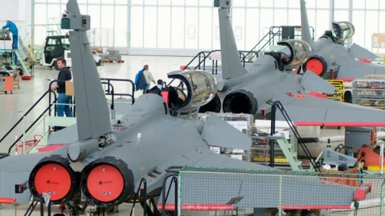 Γαλλία: H αύξηση των αμυντικών δαπανών αναζωογονεί την οικονομική δραστηριότητα