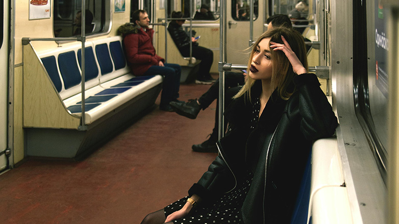 Εφιάλτης τα μέσα μαζικής μεταφοράς για τις γυναίκες στη Γαλλία