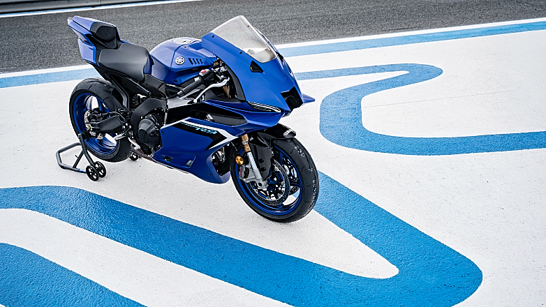 Γνωρίζουμε τη νέα Yamaha R9 στην Χερέθ και τη Σεβίλλη