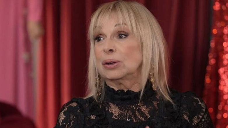 Άννα Φόνσου: «Όταν χώρισα, ο σύζυγός μου με άφησε στον δρόμο και με βοήθησε η Αλίκη Βουγιουκλάκη» Άννα Φόνσου: «Όταν χώρισα, ο σύζυγός μου με άφησε στον δρόμο και με βοήθησε η Αλίκη Βουγιουκλάκη»