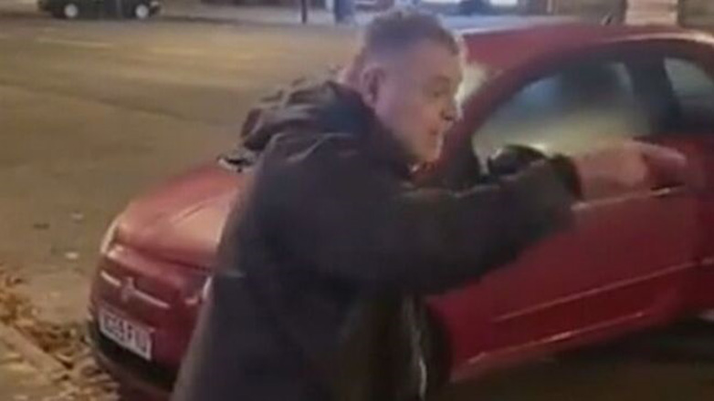 Βρετανία: Παραιτήθηκε βουλευτής που γρονθοκόπησε πολίτη