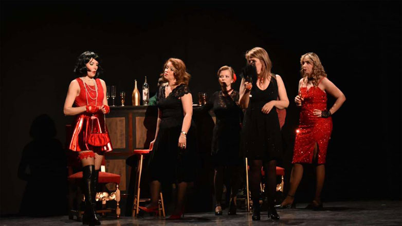 Κριτική για την παράσταση «Τα Κόκκινα Φανάρια» στο Théâtre Mercelis