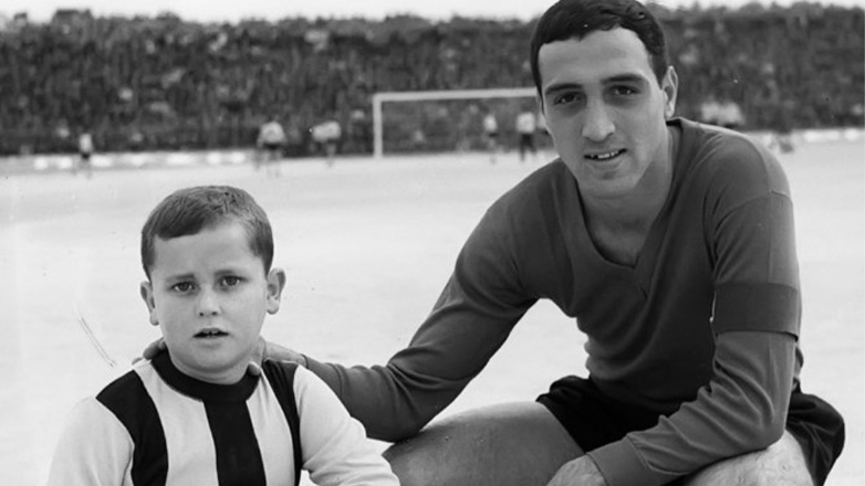 Σε λαϊκό προσκύνημα στο «Βικελίδης» η σορός του Αλέκου Αλεξιάδη