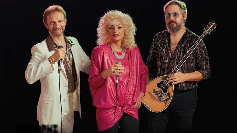 «Μπουζούκια στην πίστα» στο Γυάλινο Μουσικό Θέατρο «Μπουζούκια στην πίστα» στο Γυάλινο Μουσικό Θέατρο