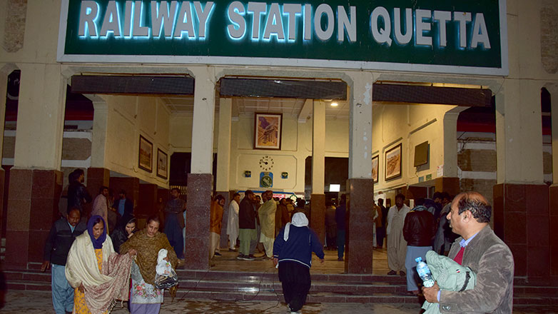 Πακιστάν: Αντάρτες ανατίναξαν σιδηροτροχιές και πήραν εκατοντάδες ομήρους επιβαίνοντες σε τρένο Πακιστάν: Αντάρτες ανατίναξαν σιδηροτροχιές και πήραν εκατοντάδες ομήρους επιβαίνοντες σε τρένο