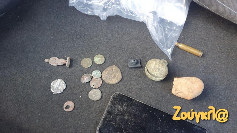 Θεσσαλονίκη: Εξαρθρώθηκαν τρείς σπείρες αρχαιοκάπηλων Θεσσαλονίκη: Εξαρθρώθηκαν τρείς σπείρες αρχαιοκάπηλων