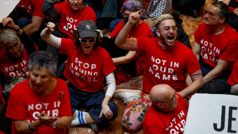 Εβραίοι διαδηλωτές εισέβαλαν στον Πύργο του Τραμπ στη Νέα Υόρκη