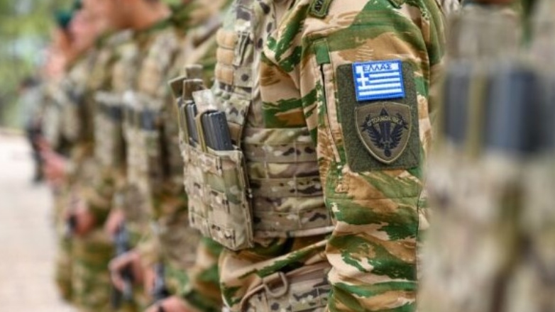 Εκτός Ενόπλων Δυνάμεων αξιωματικοί και υπαξιωματικοί με 35 έτη υπηρεσίας