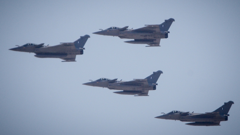 Γιατί πετούν πολεμικά αεροσκάφη πάνω από την Αθήνα