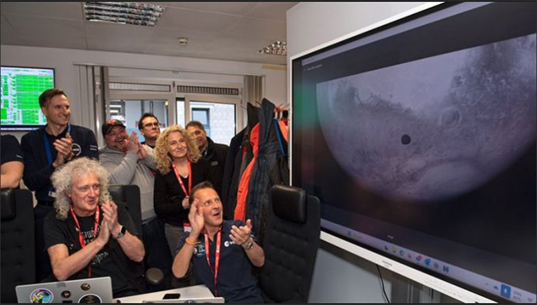 Το διαστημόπλοιο HERA τράβηξε σπάνιες φωτογραφίες του Δείμου, του δορυφόρου του Άρη Το διαστημόπλοιο HERA τράβηξε σπάνιες φωτογραφίες του Δείμου, του δορυφόρου του Άρη