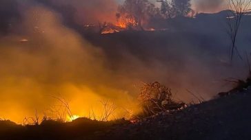 Μεγάλη φωτιά έξω από τη Λάρισα