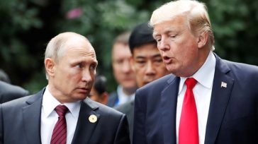 Το Κρεμλίνο επιβεβαιώνει το τηλεφωνικό «ραντεβού» Τραμπ – Πούτιν