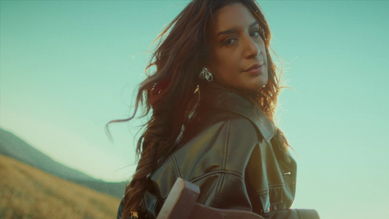 Με δυνατά μηνύματα το νέο single της Βαρβάρας Βάλη