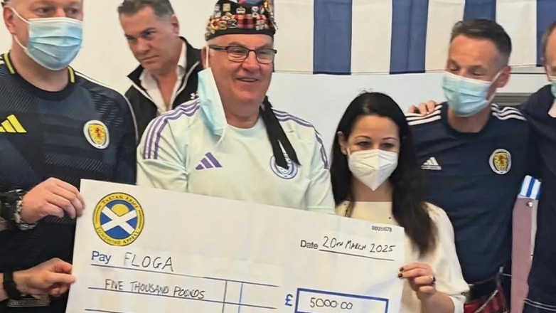 Οι οπαδοί της Εθνικής Σκωτίας έδωσαν 5000 λίρες στην «Φλόγα»